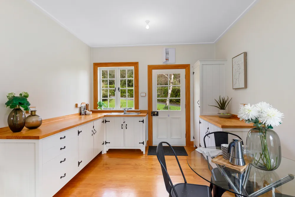 Photos of 136 Moores Valley Road