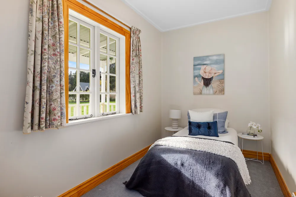 Photos of 136 Moores Valley Road