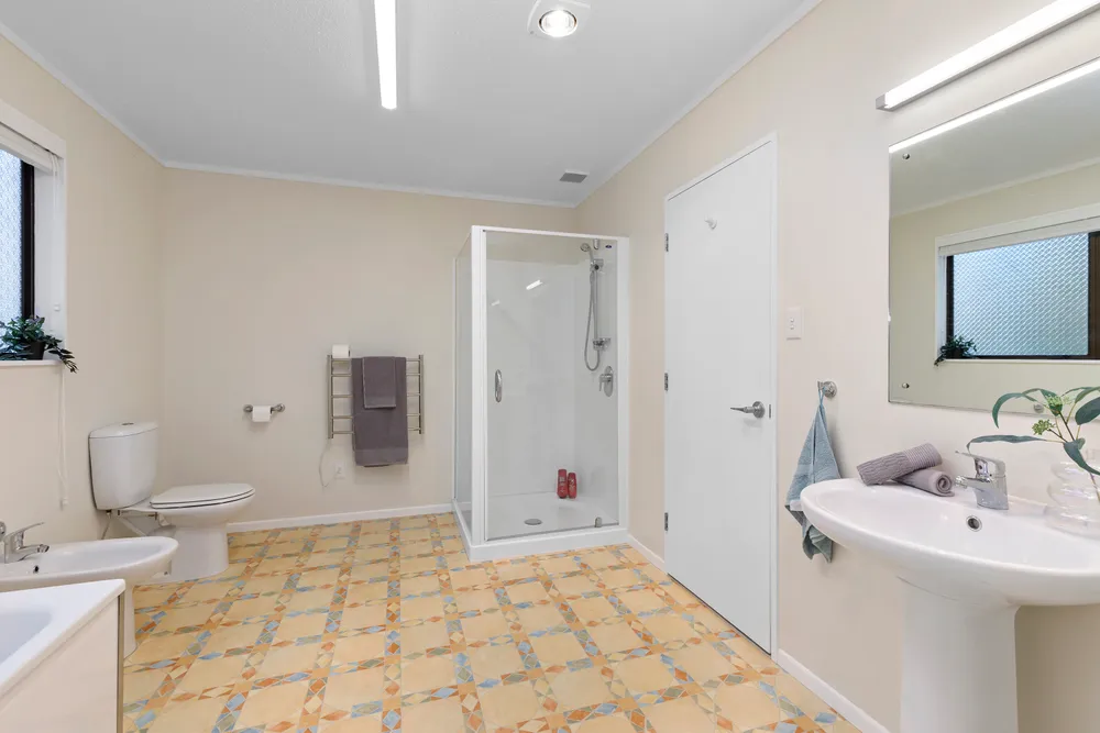 Photos of 136 Moores Valley Road