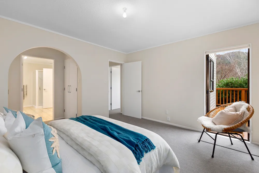 Photos of 136 Moores Valley Road