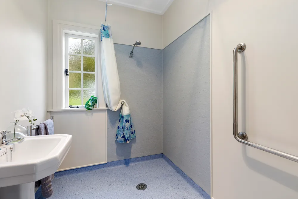 Photos of 136 Moores Valley Road