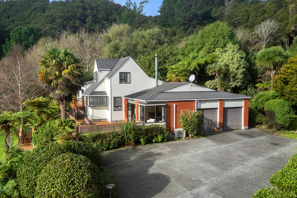 Photos of 136 Moores Valley Road