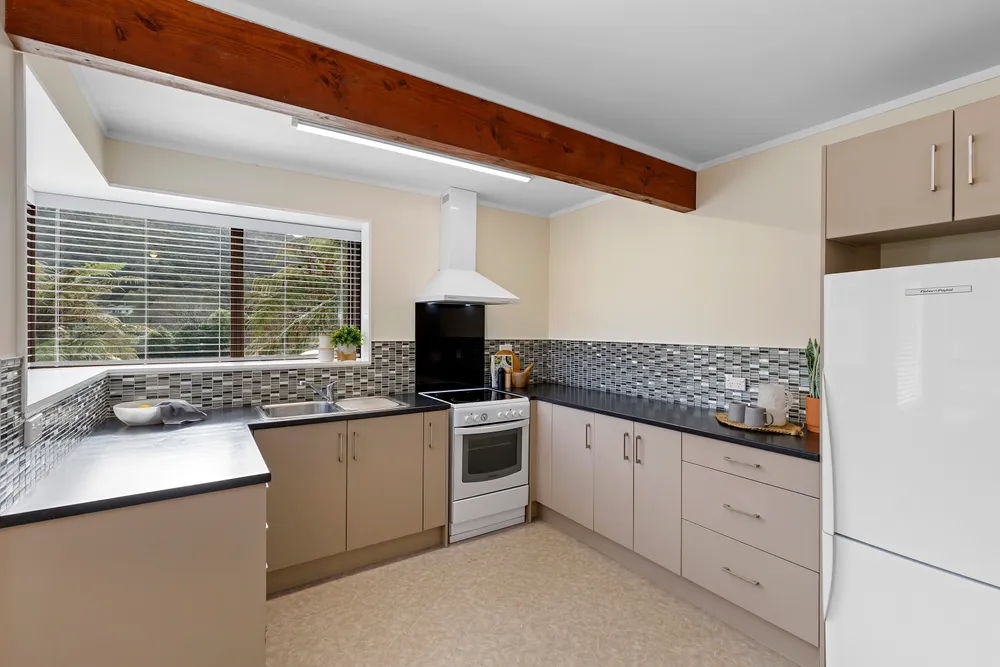Photos of 136 Moores Valley Road