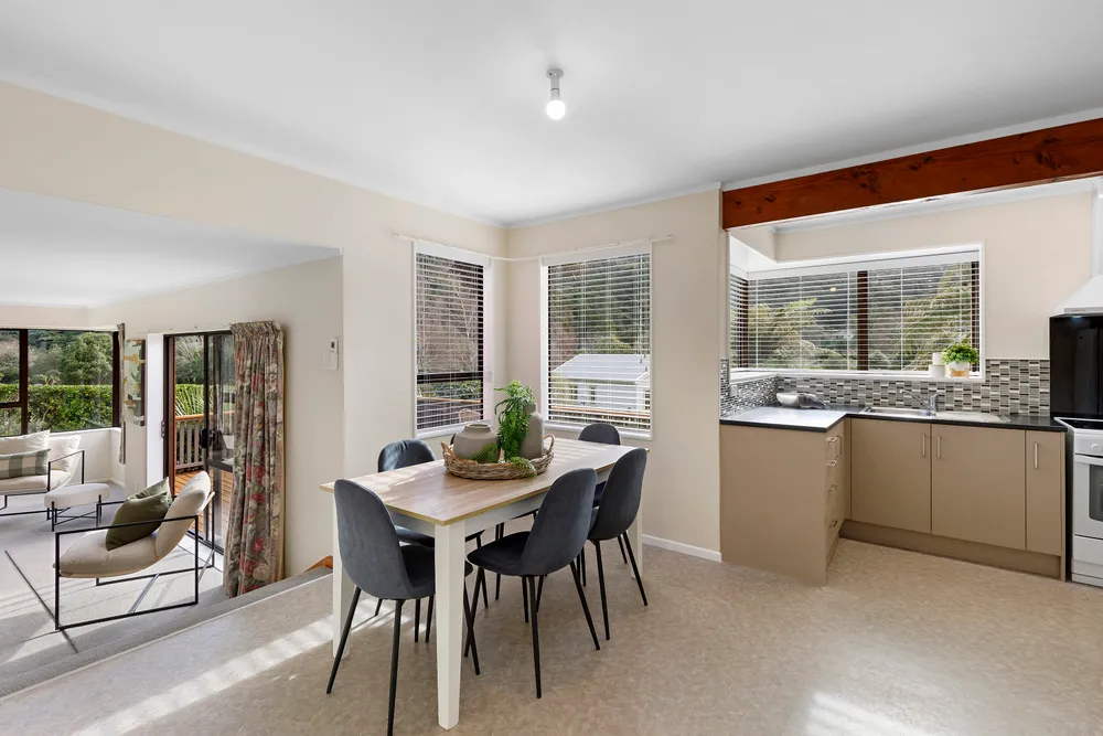 Photos of 136 Moores Valley Road