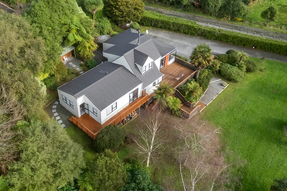 Photos of 136 Moores Valley Road