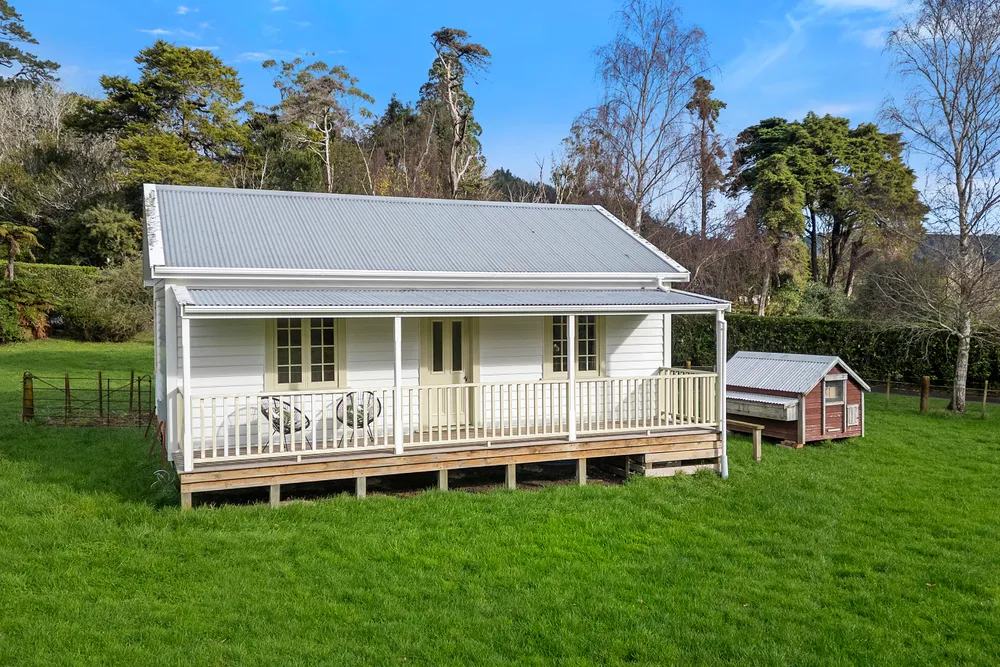 Photos of 136 Moores Valley Road