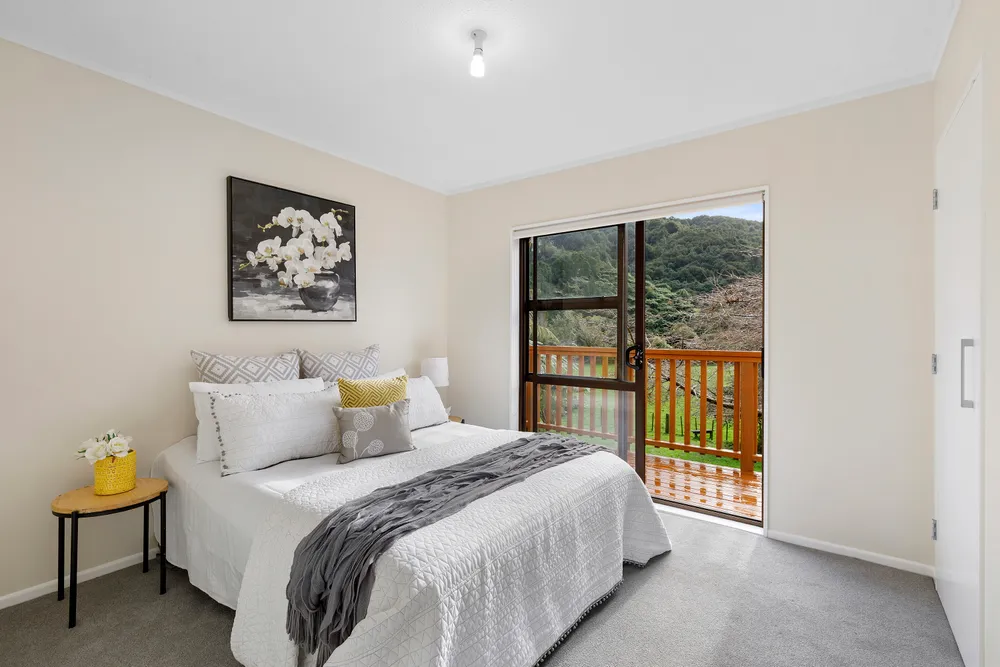 Photos of 136 Moores Valley Road