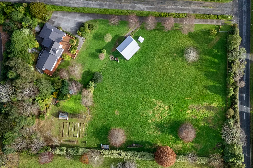 Photos of 136 Moores Valley Road