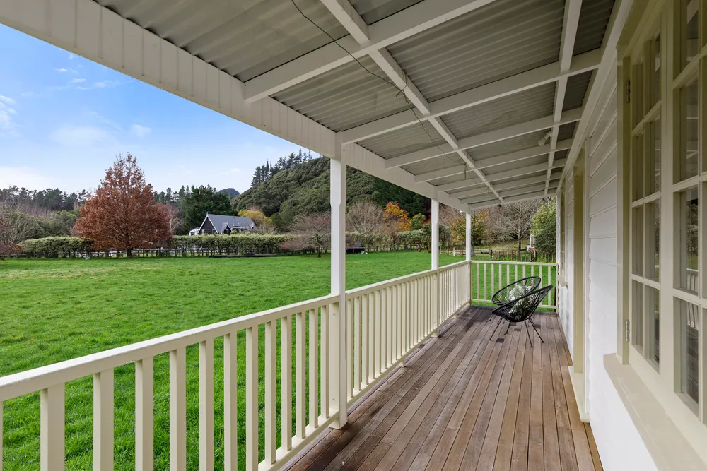 Photos of 136 Moores Valley Road