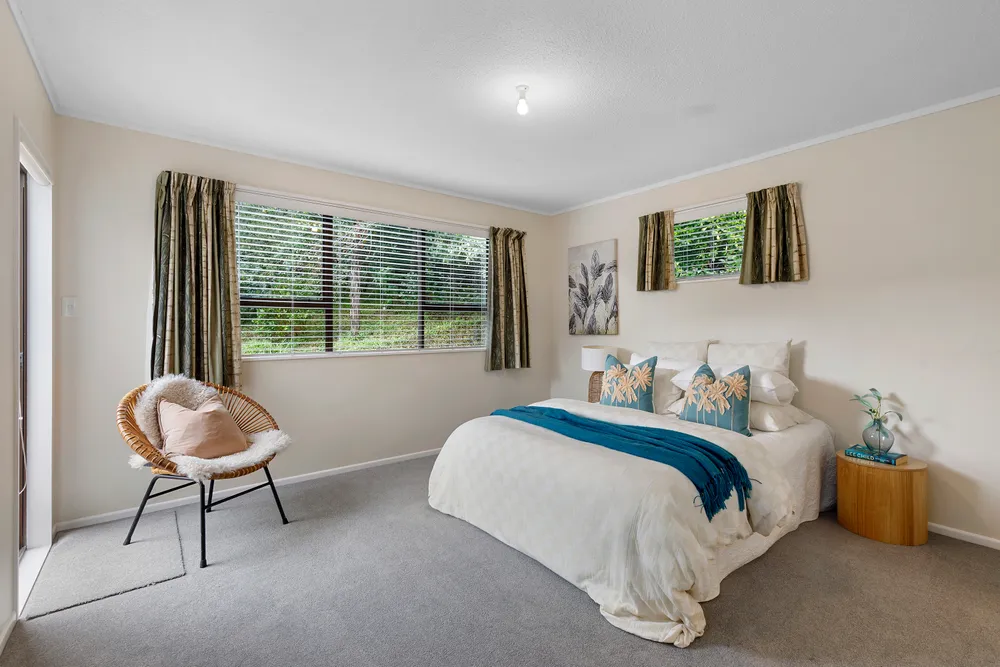 Photos of 136 Moores Valley Road