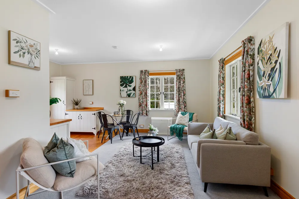 Photos of 136 Moores Valley Road