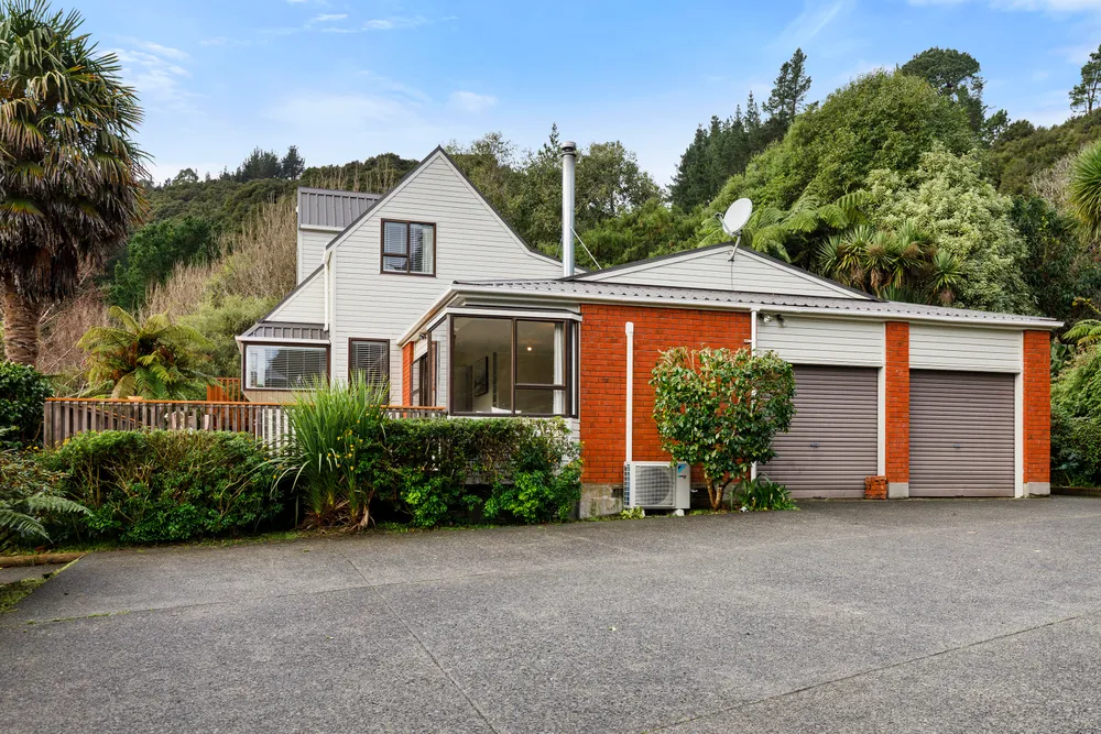 Photos of 136 Moores Valley Road