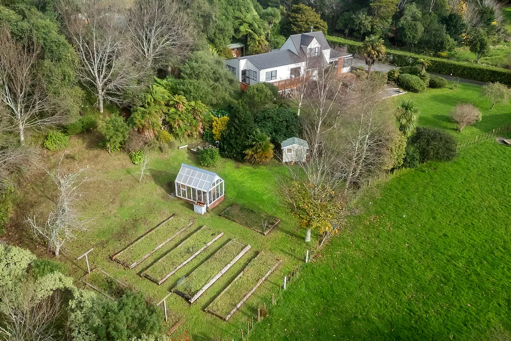 Photos of 136 Moores Valley Road