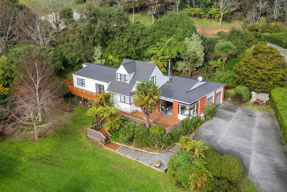 Photos of 136 Moores Valley Road