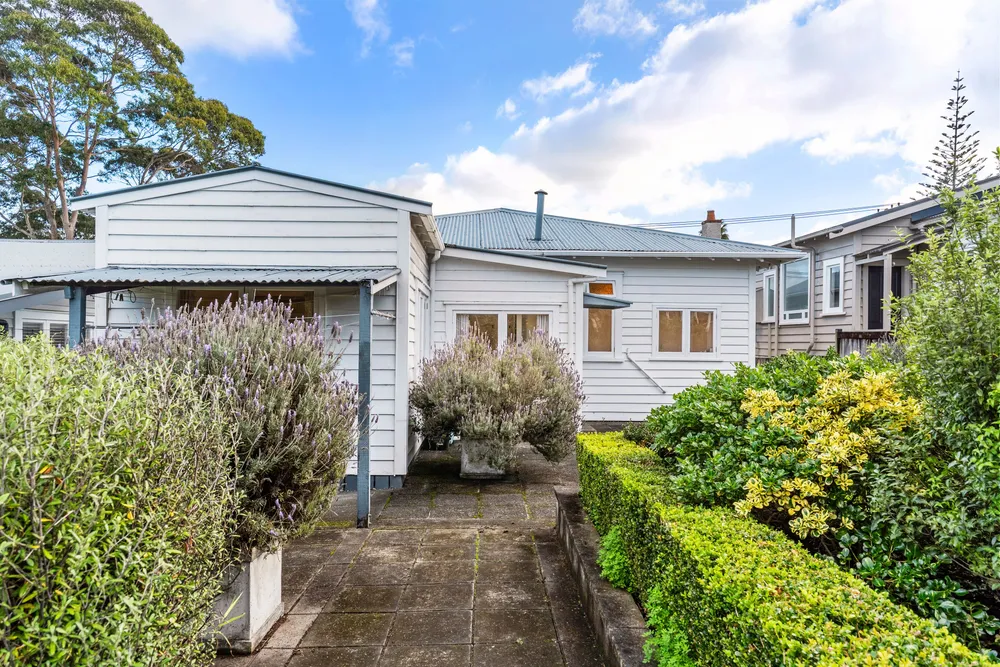 Photos of 60 Kelmarna Avenue