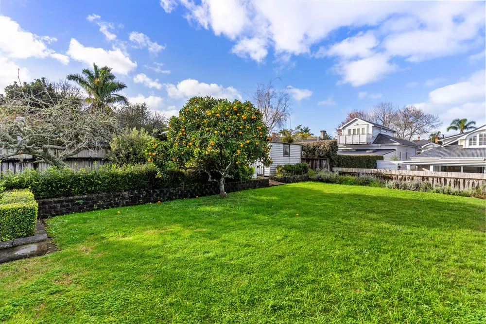 Photos of 60 Kelmarna Avenue