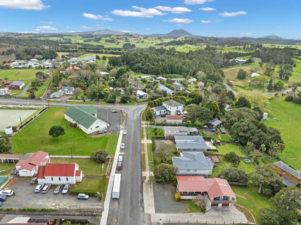 Photos of 9 Tauraroa Road