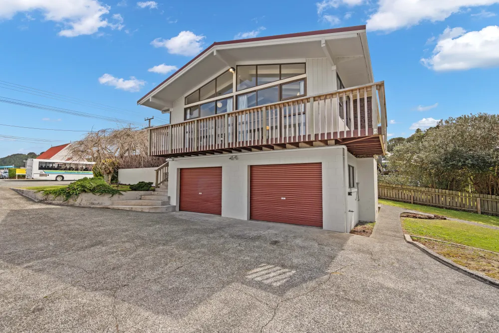 Photos of 9 Tauraroa Road