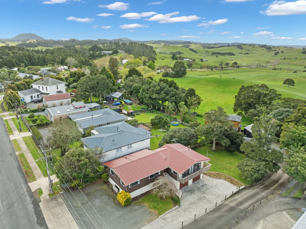 Photos of 9 Tauraroa Road