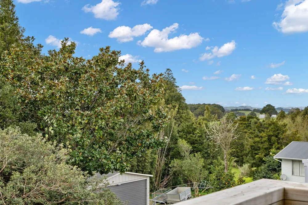 Photos of 9 Tauraroa Road