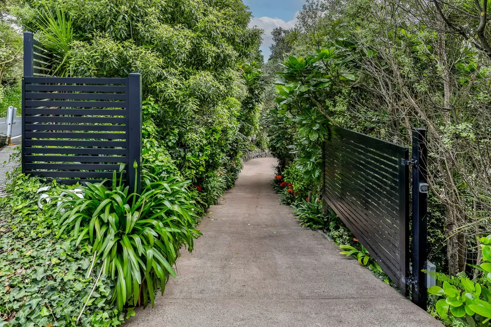 Photos of 665 South Titirangi Road