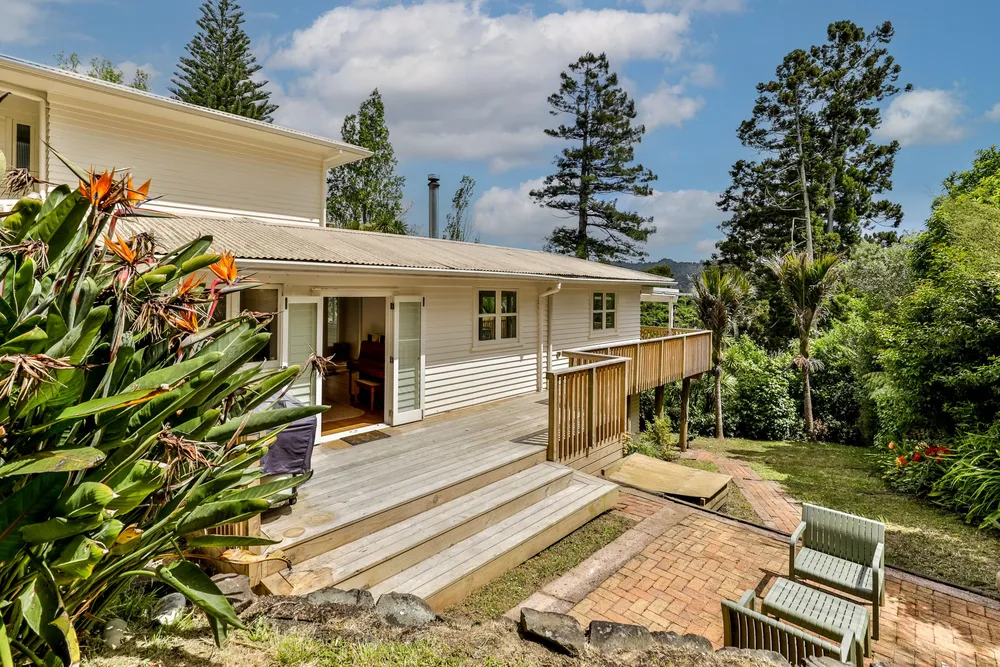 Photos of 665 South Titirangi Road