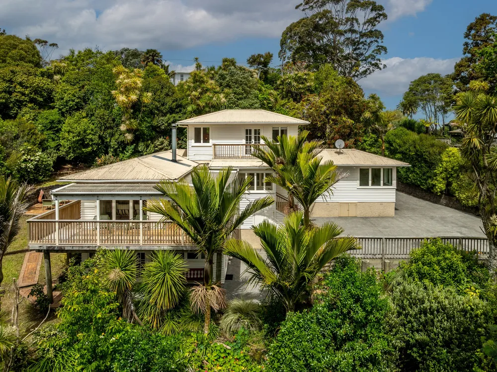 Photos of 665 South Titirangi Road
