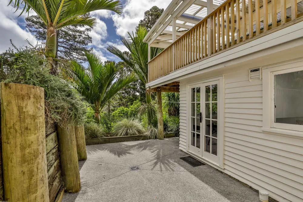 Photos of 665 South Titirangi Road