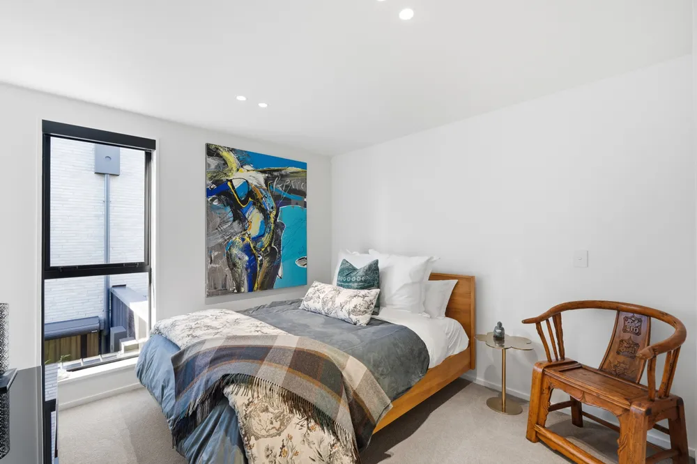Photos of 30A Gracefield Avenue