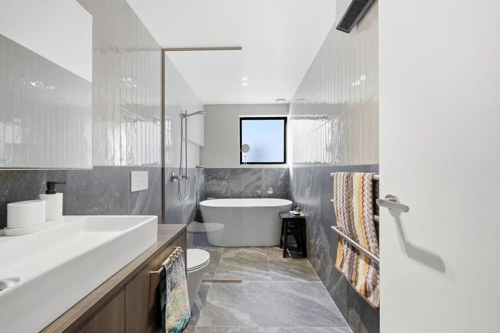 Photos of 30A Gracefield Avenue
