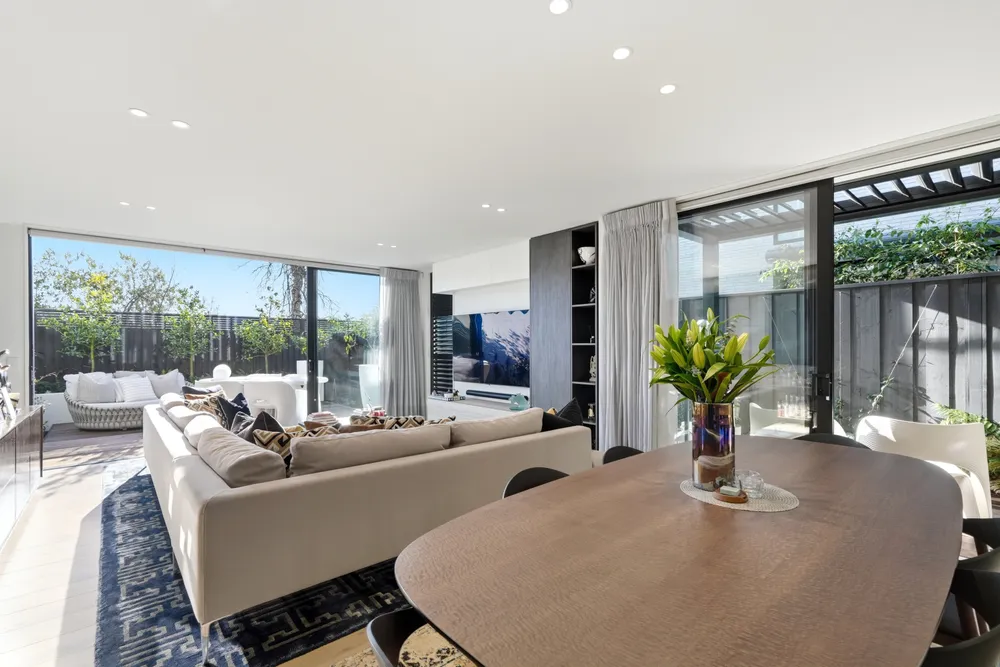 Photos of 30A Gracefield Avenue
