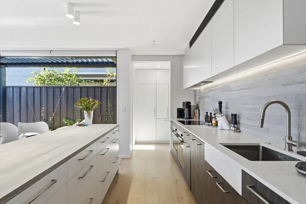 Photos of 30A Gracefield Avenue