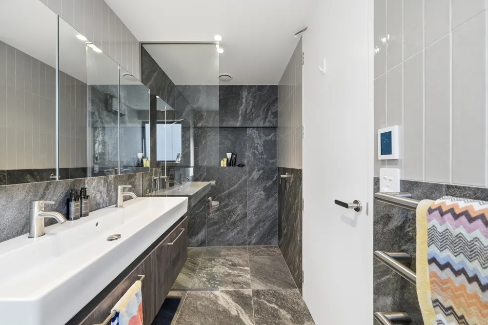 Photos of 30A Gracefield Avenue