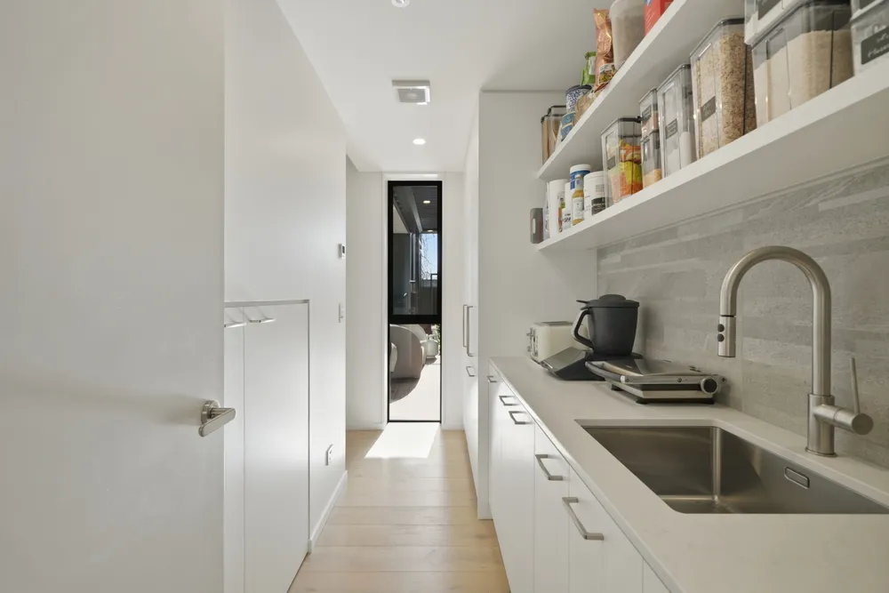 Photos of 30A Gracefield Avenue