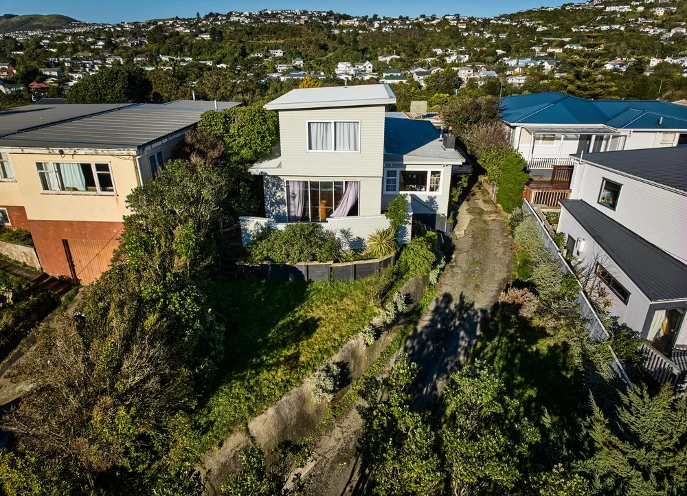 Photos of 34 Bassett Road