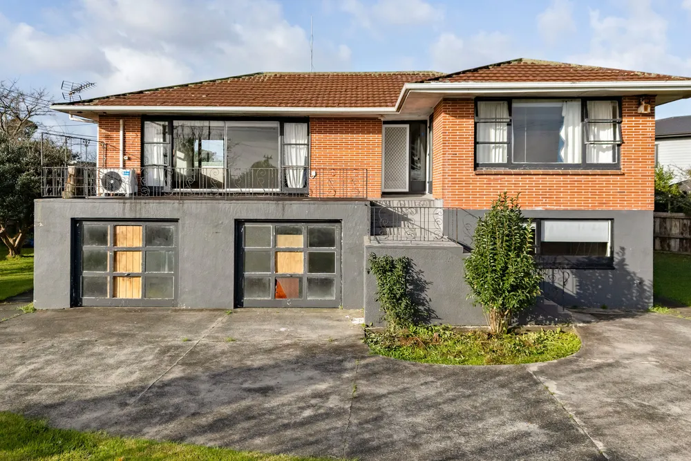 Photos of 739 Te Atatu Road