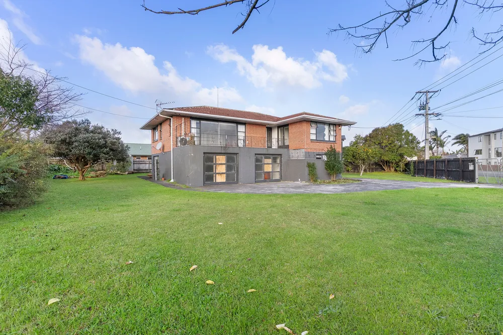 Photos of 739 Te Atatu Road