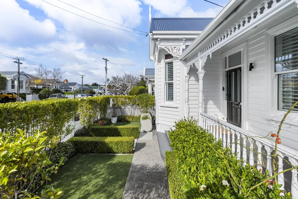 Photos of 35 Wanganui Avenue