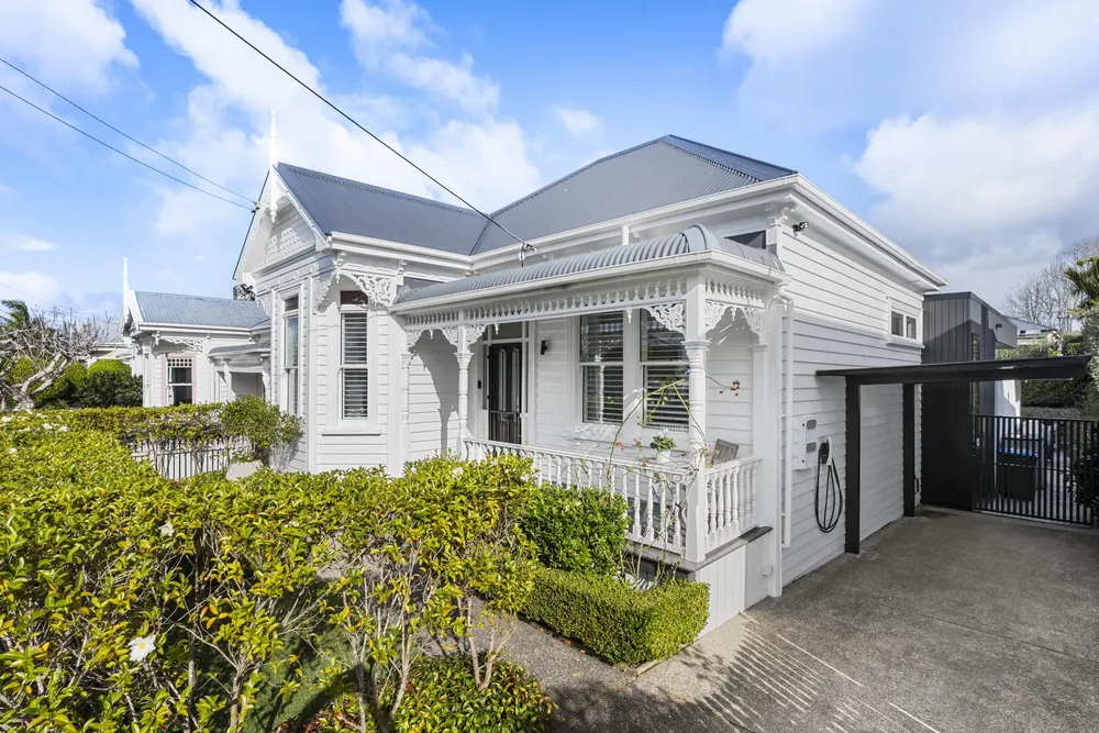 Photos of 35 Wanganui Avenue