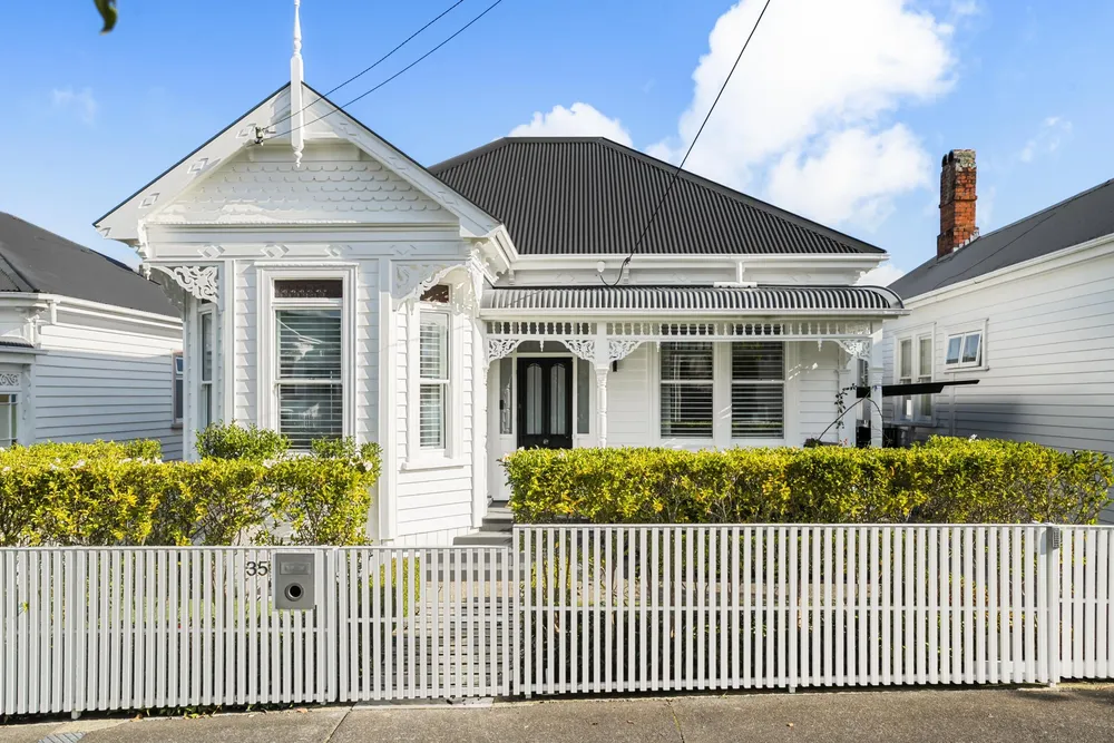 Photos of 35 Wanganui Avenue
