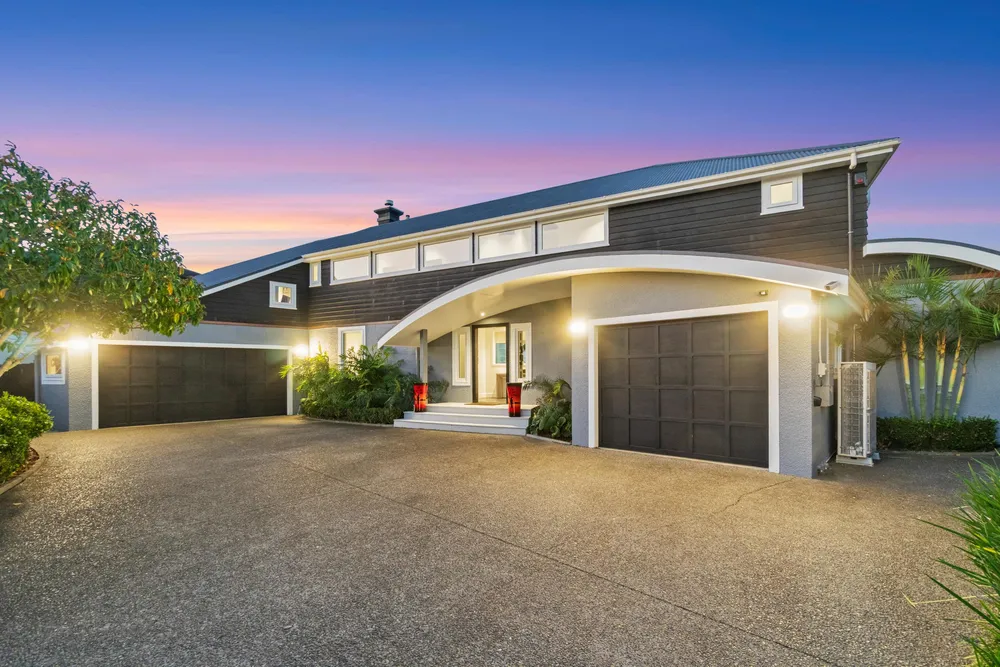 Photos of 577 Riddell Road