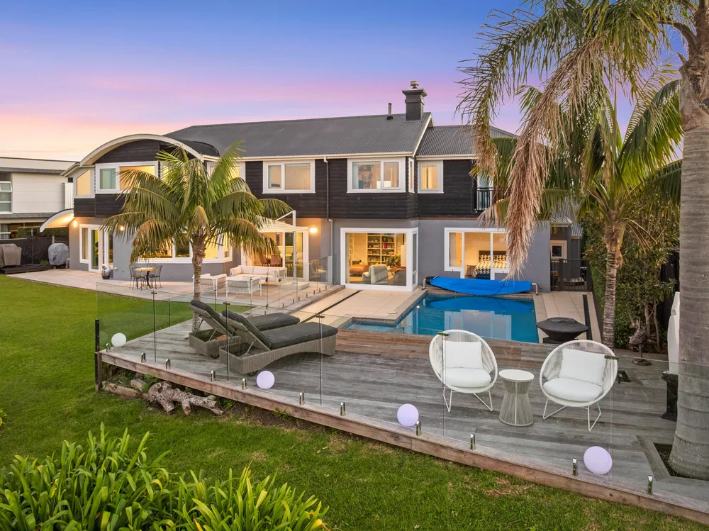 Photos of 577 Riddell Road