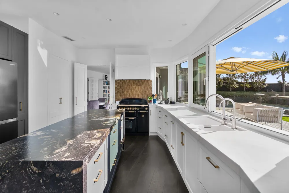 Photos of 577 Riddell Road