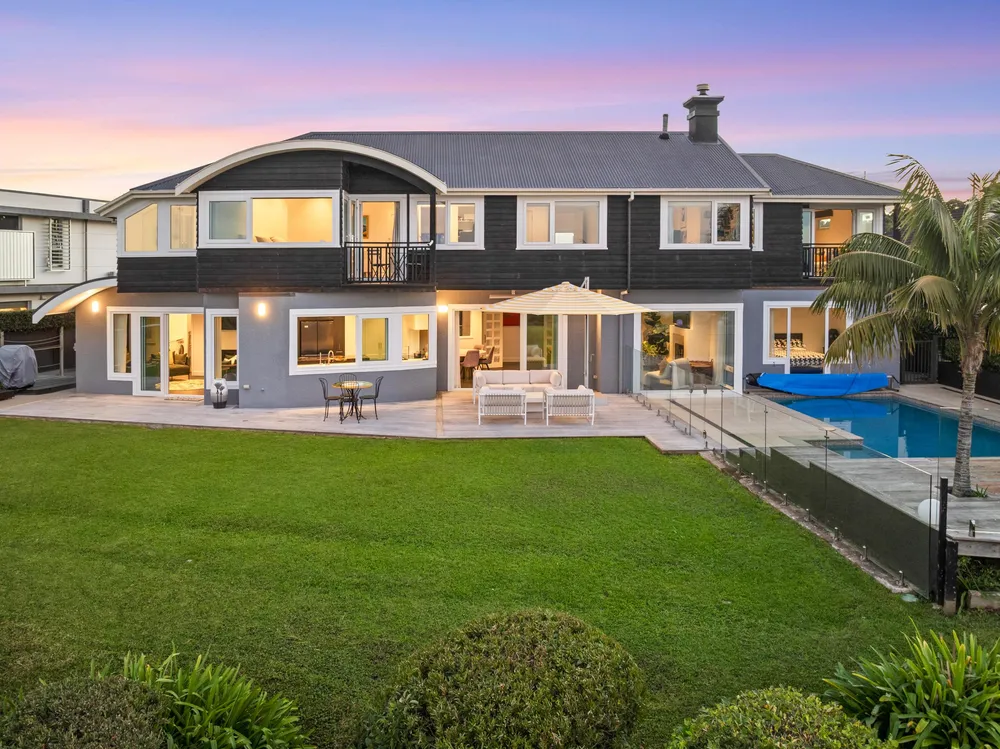 Photos of 577 Riddell Road