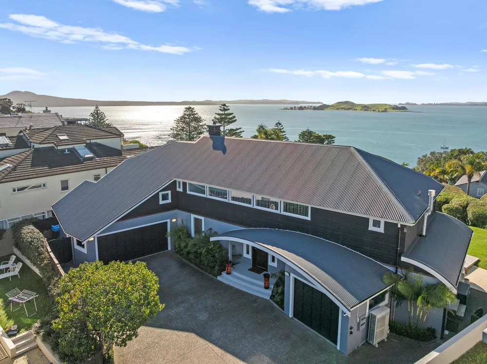 Photos of 577 Riddell Road