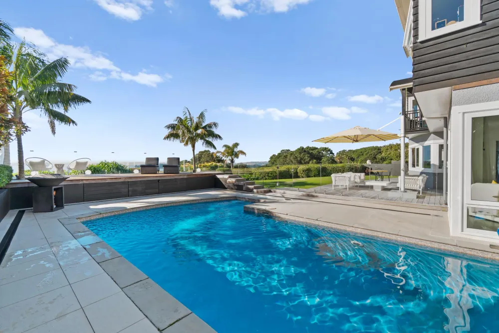 Photos of 577 Riddell Road