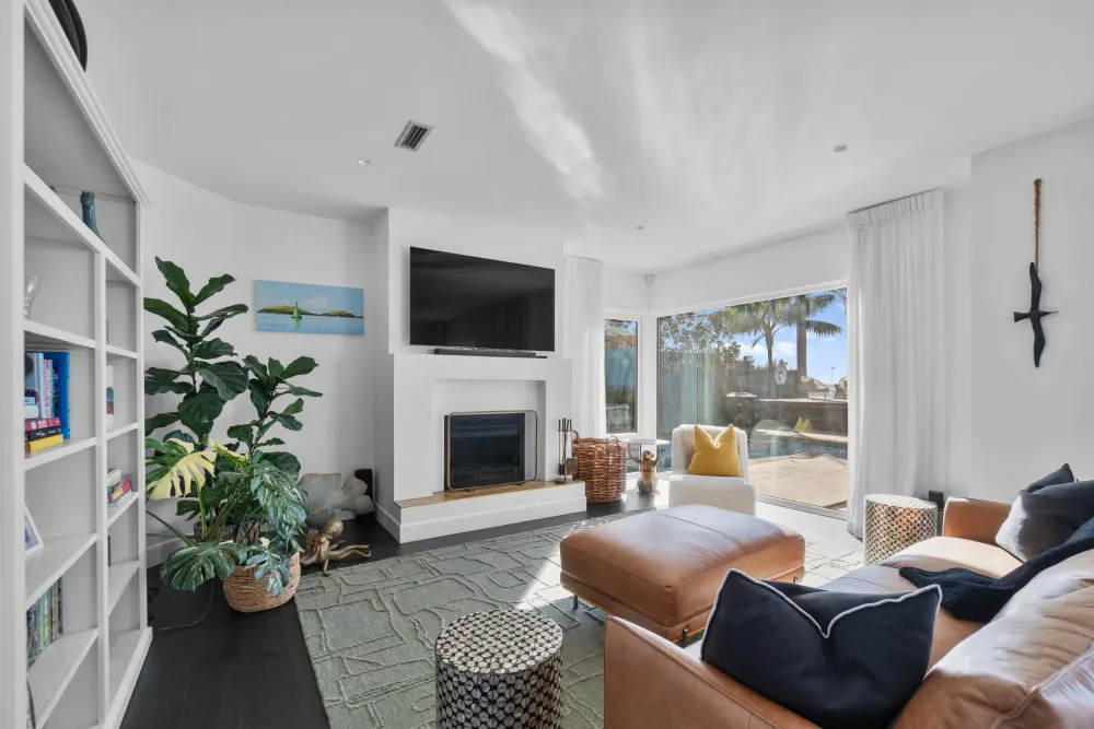 Photos of 577 Riddell Road