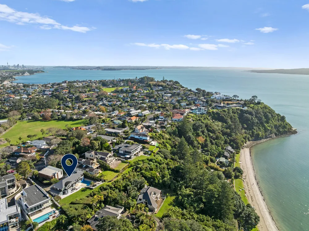 Photos of 577 Riddell Road