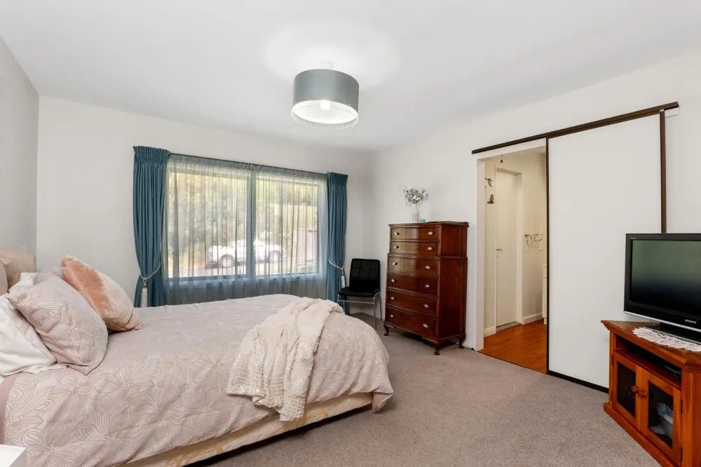 Photos of 227 Cannon Hill Crescent