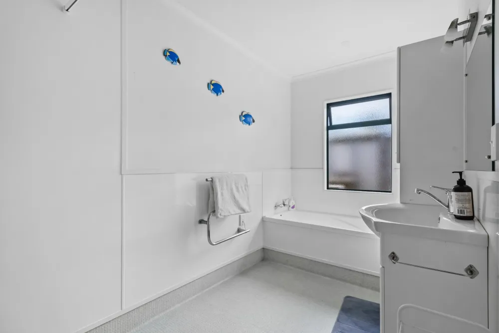 Photos of 4 Ringer Avenue